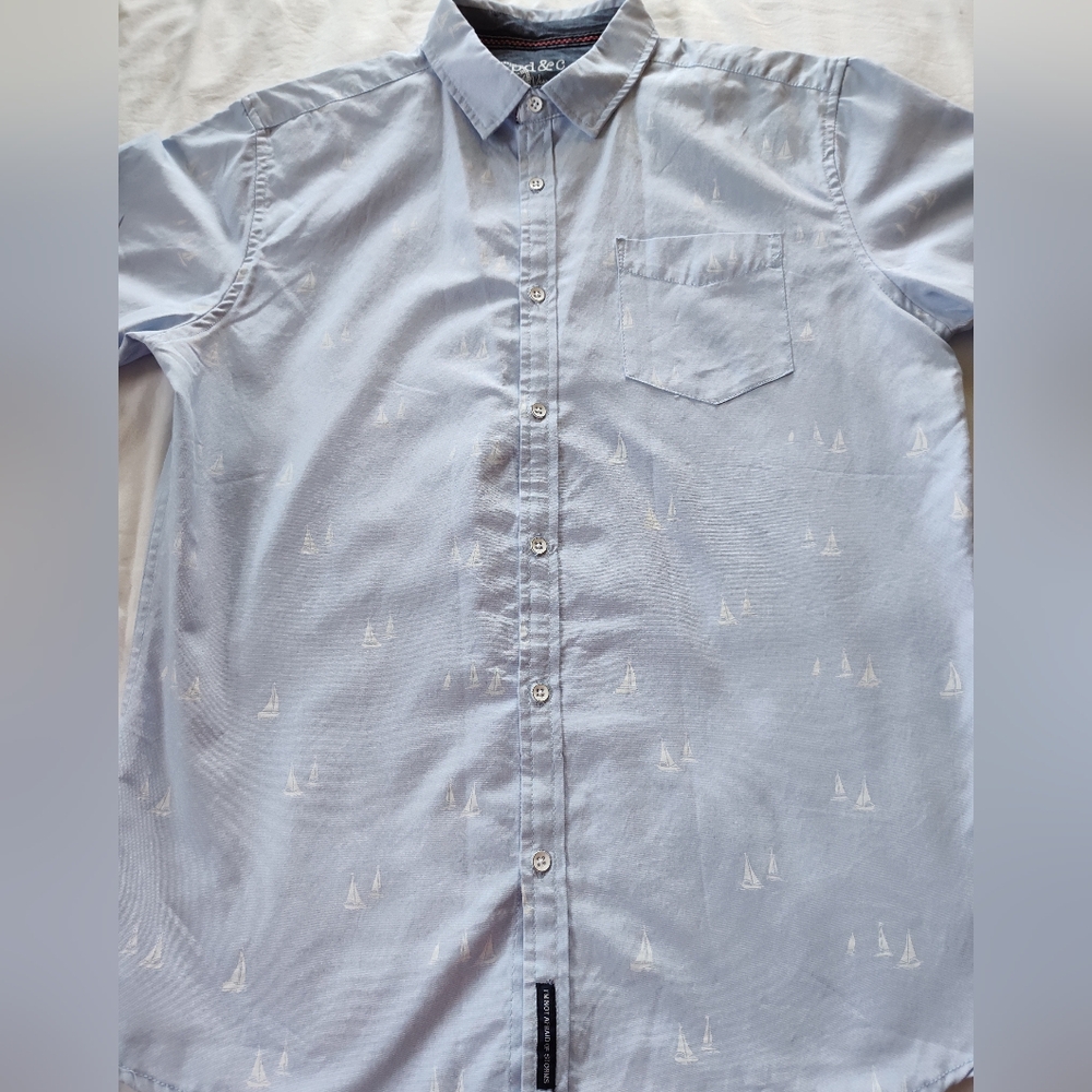 PD & C Men's Button Up Shirt.  Size Large.  Short Sleeves.